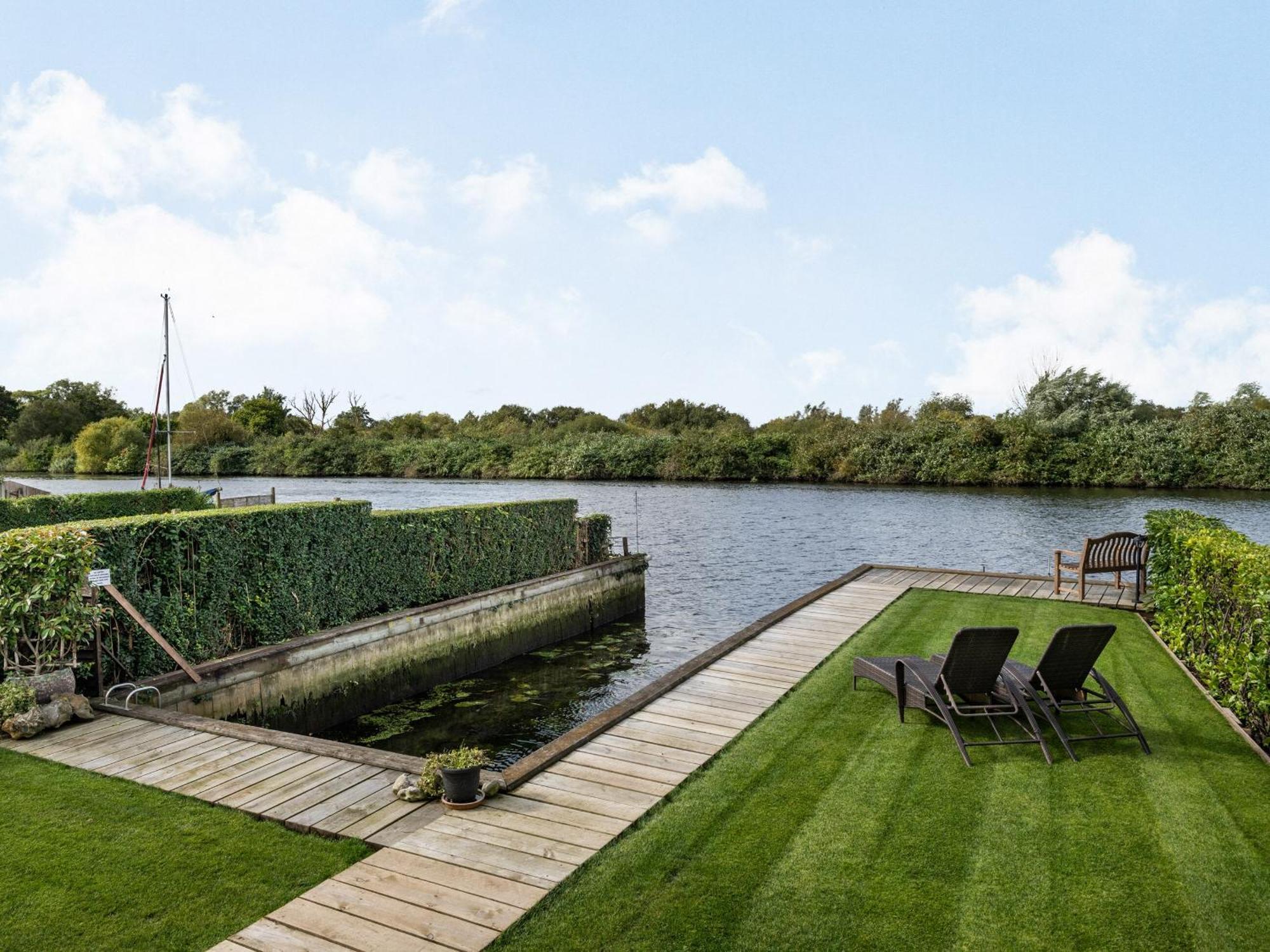 Sunset Lodge Brundall Bagian luar foto