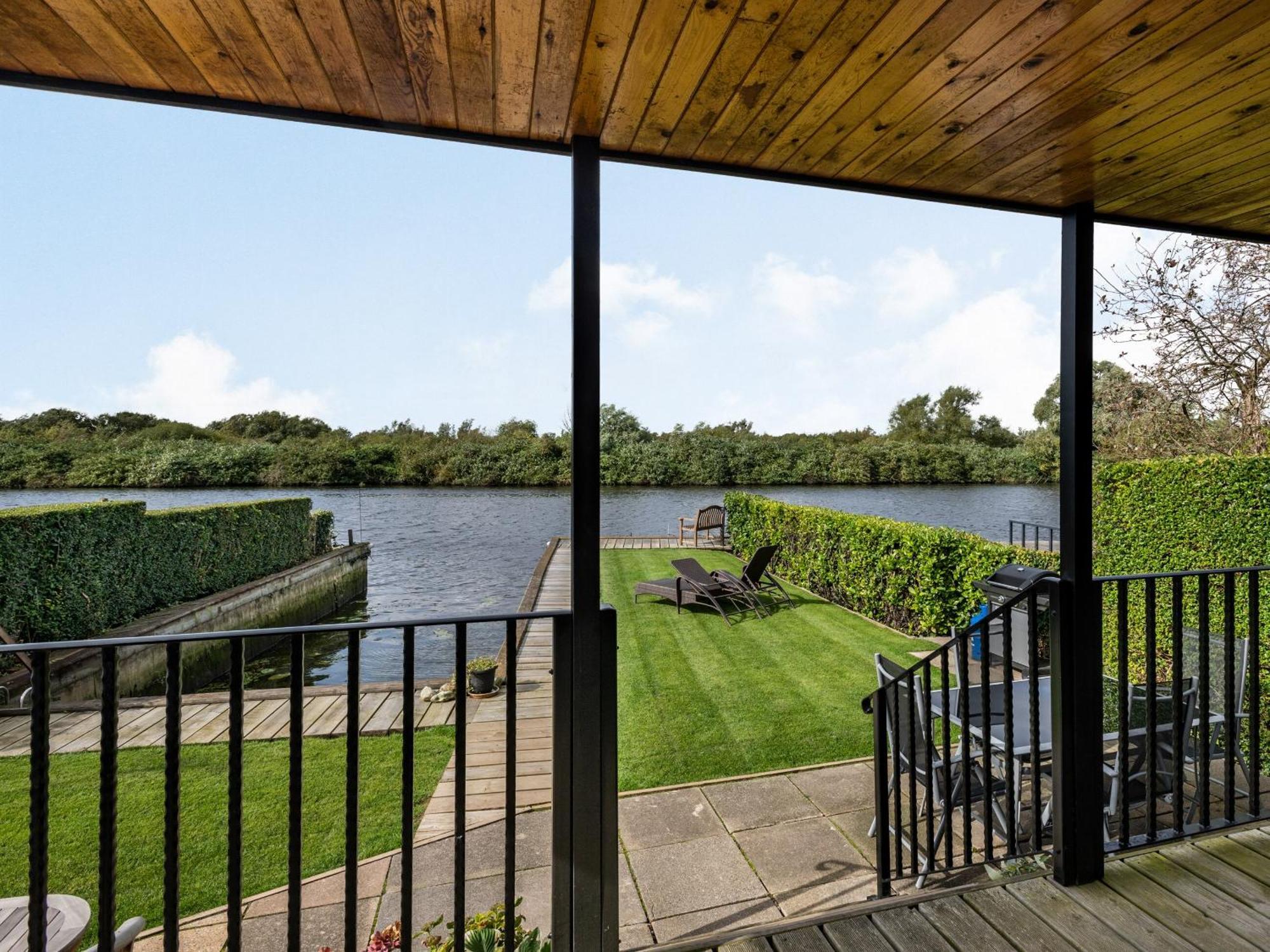 Sunset Lodge Brundall Bagian luar foto
